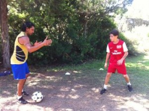 Foto con Jhony en Ibiza- Fútbol Foto con Jhony en Ibiza Fútbol1 300x223 Enseñando fútbol en Barcelona